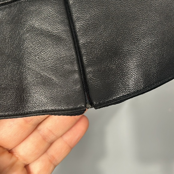 J. Mendel Black Faux Leather w/ Seamed Cut-outs SS Cropped Blouse/Top, Size US 8 - Picture 7 of 11